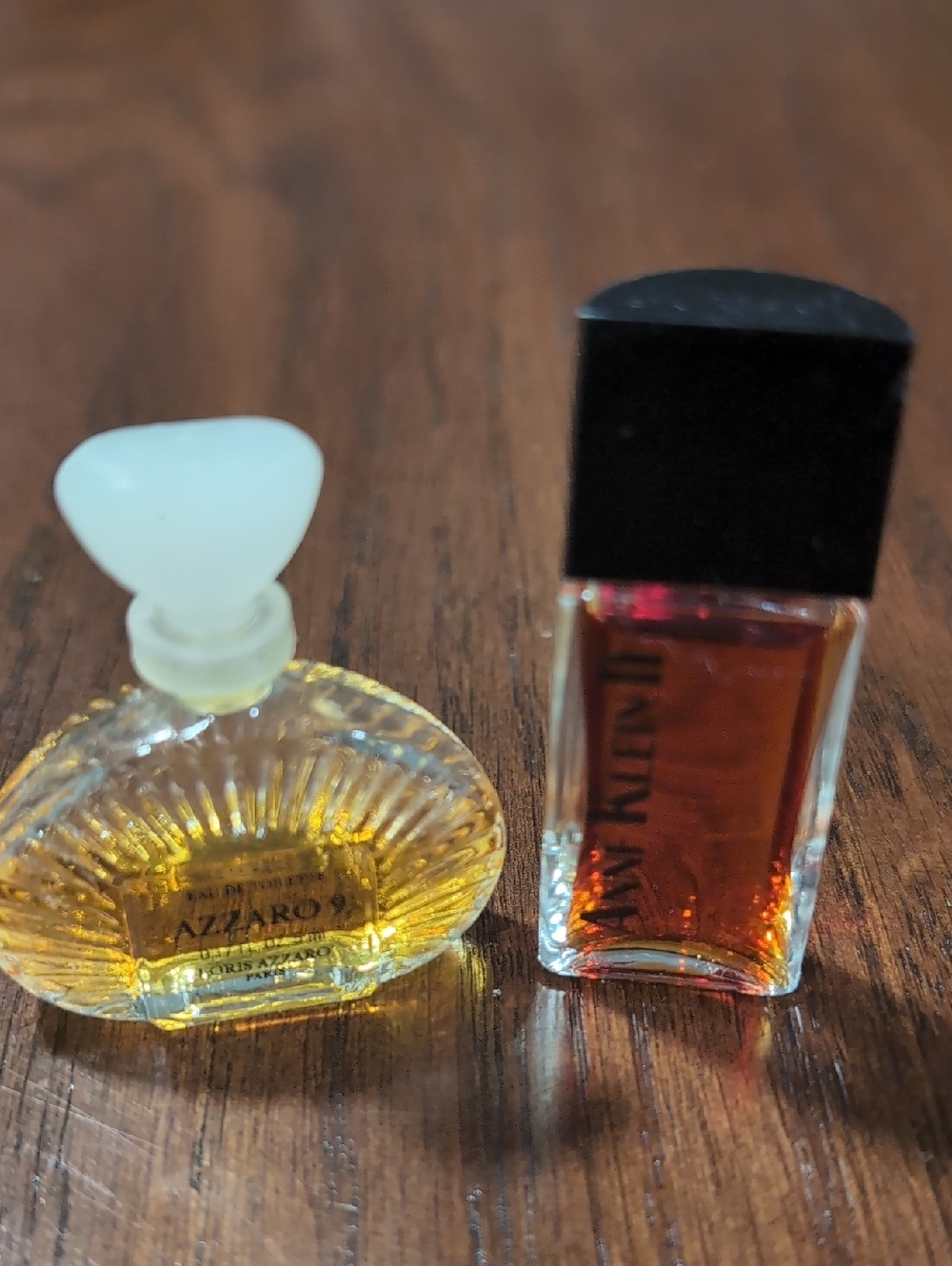 Vintage 1980s set of 7 Mini Perfumes in Plastic Case. - Picture 10 of 14